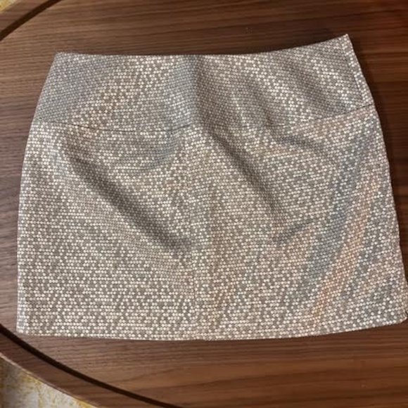 Express Gold Honeycomb Mini Skirt - Picture 5 of 6